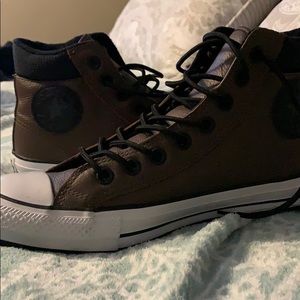 Men’s size 8 Converse Leather Shoes